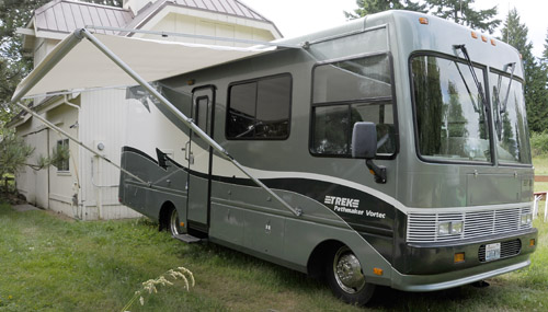 1999 Safari Trek - Awning Out