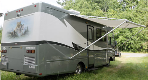 1999 Safari Trek - Awning side from the rear